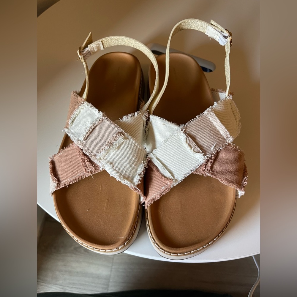 American Eagle Sandals Size 9